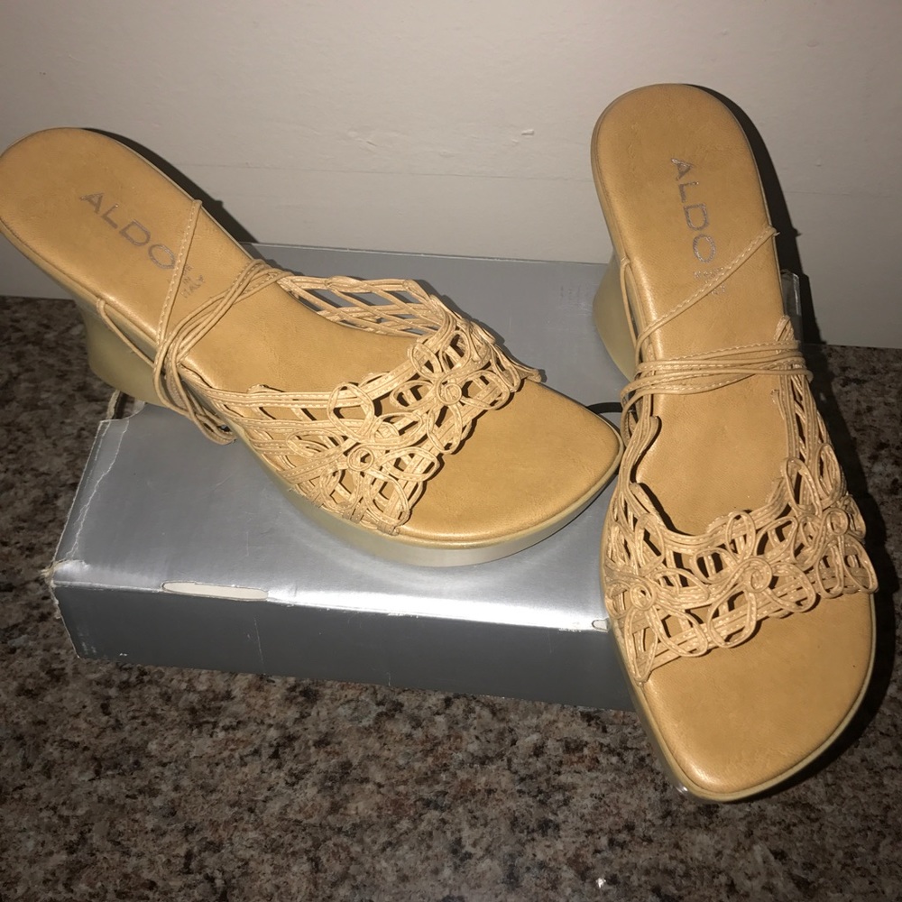 Aldo tan wedges | 39